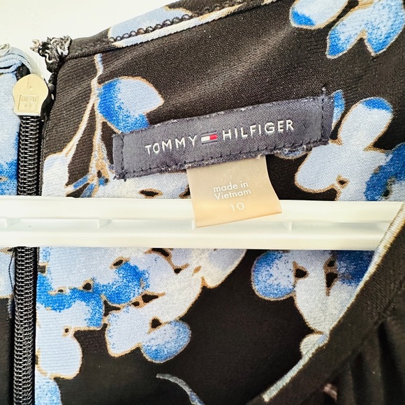 Tommy Hilfiger - Picture 2 of 2